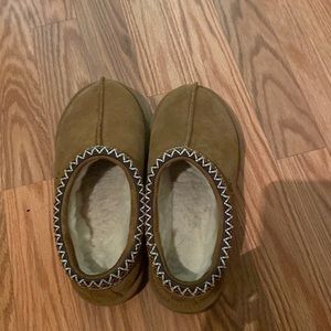 Ugg Tasman Slipper womens size 6
